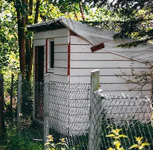 what to do with space between shed and fence